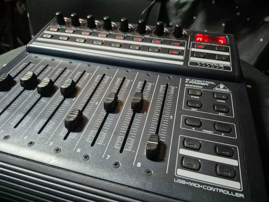 Behringer B-Control BCF2000