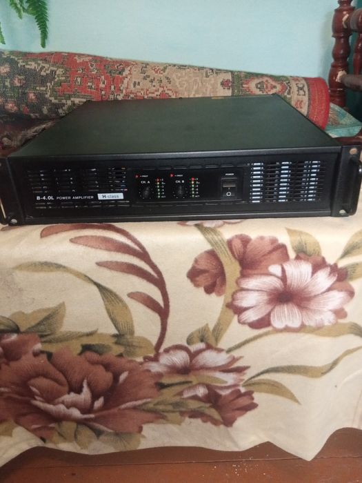 Професійний підсилювач