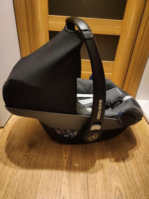 Fotelik samochodowy marki Maxi Cosi