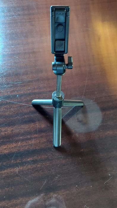 Selfie stick c/ tripe e bluetooth- novos