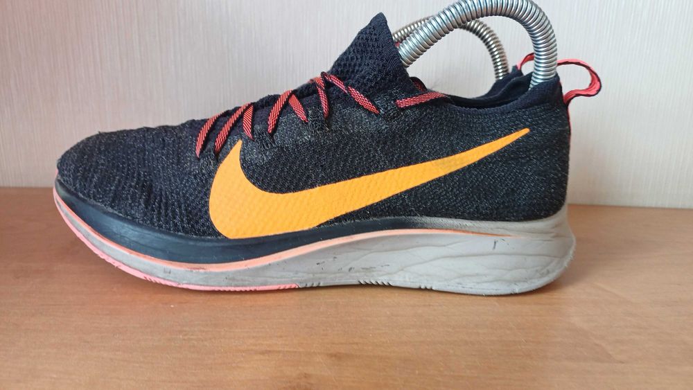 Підліткові дихаючи кросівки nike zoom fly р.38,5ст.24,5см оригінал