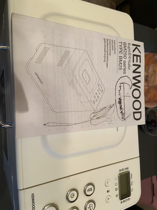 Хлібопічка Kenwood BM250 в ідеальному стані.