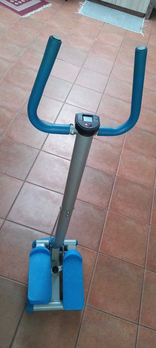Stepper with high handlebars, arms and digital functions64286189655938121