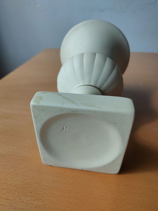 Vaso/jarra/floreira com base.