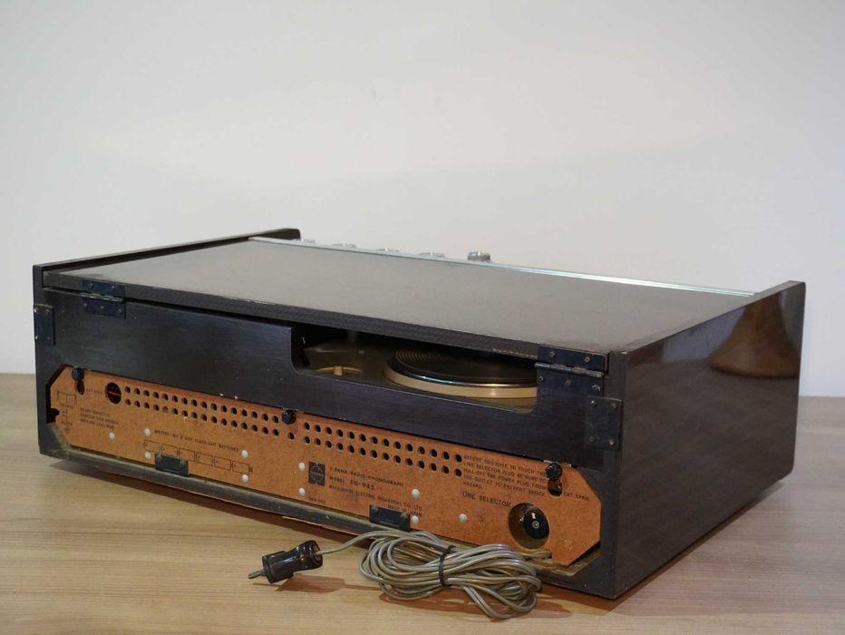 SG-945 Radio-Phonograph