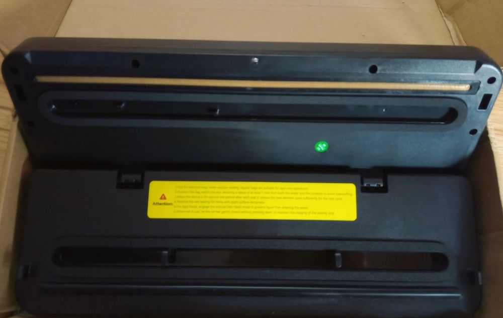 Zgrzewarka próżniowa do żywności z wbudowanym nożem  120W 50 worków