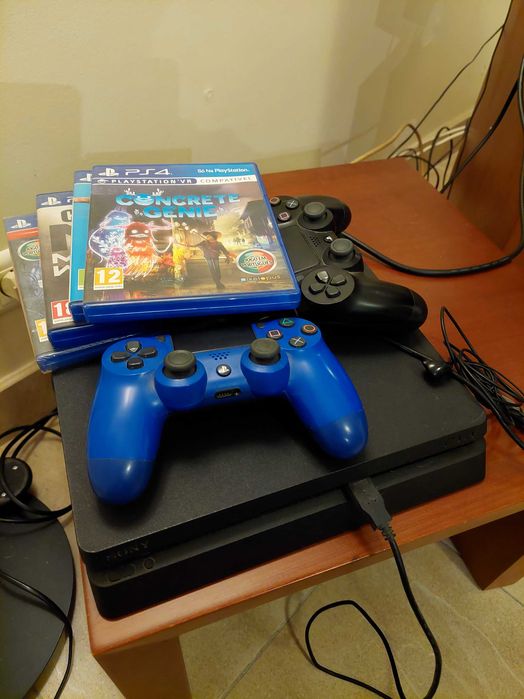 PlayStation 4 500GB + 2 Comandos + Jogos