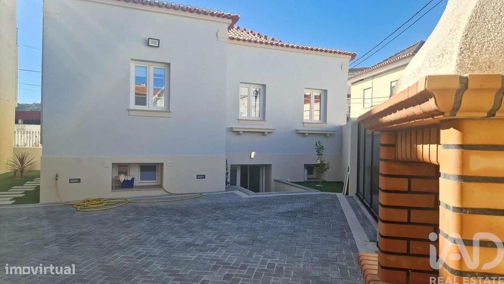 Casa / Villa T5 em Valado dos Frades de 230,00 m2