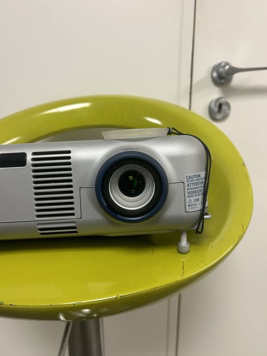 Projetor NEC com cabo