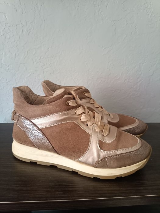 Жіночі кросівки натуральні беж