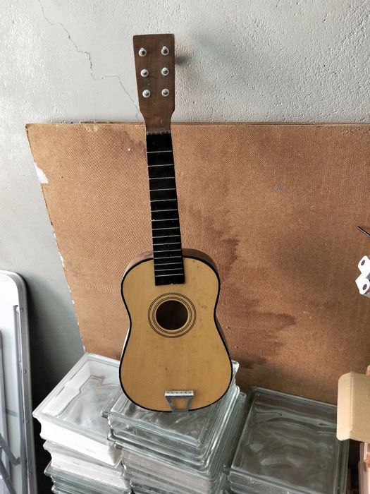Guitarra pequena