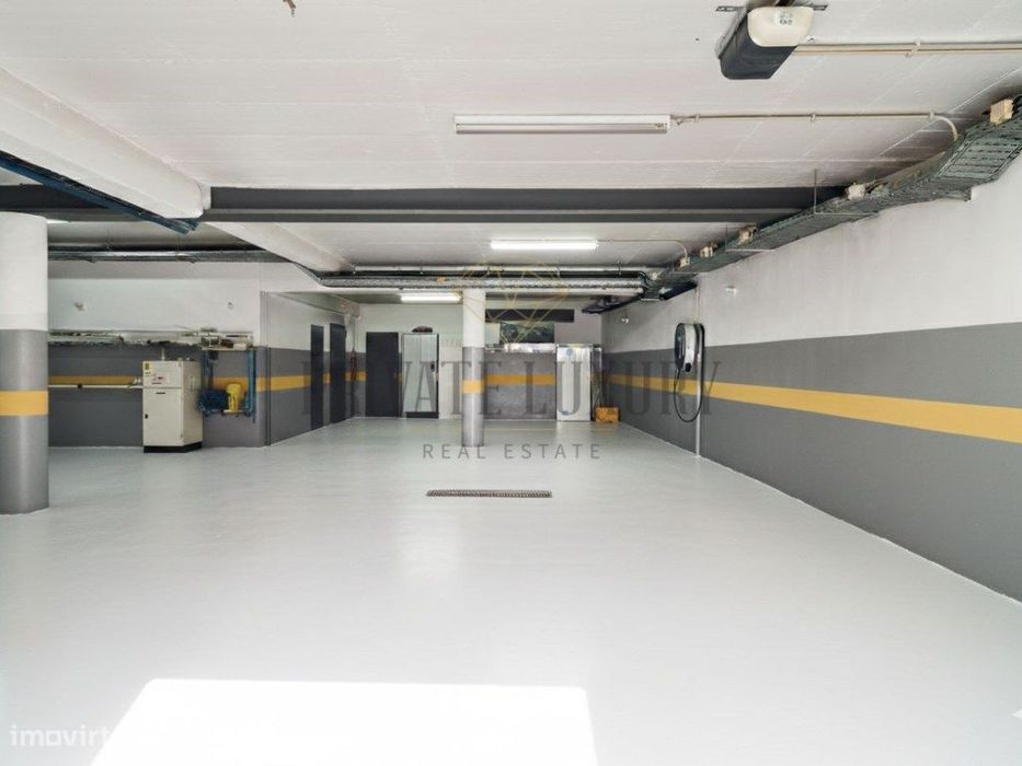 Moradia Exclusiva T5 com Piscina Interior e Exterior, Ginásio e Vis...