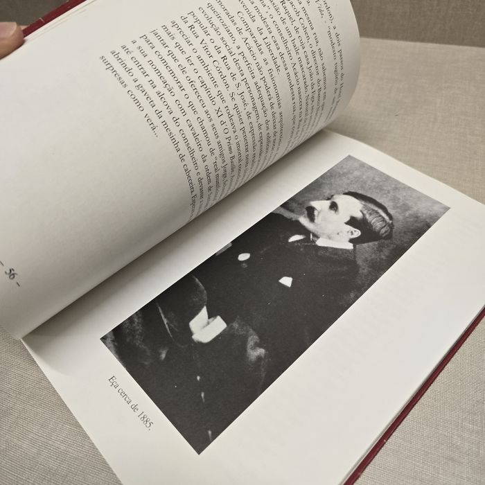 Livro  "Viagens no Portugal de Eça de Queiroz"