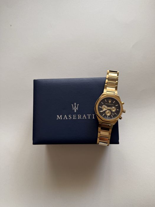 Relógio Maserati dourado