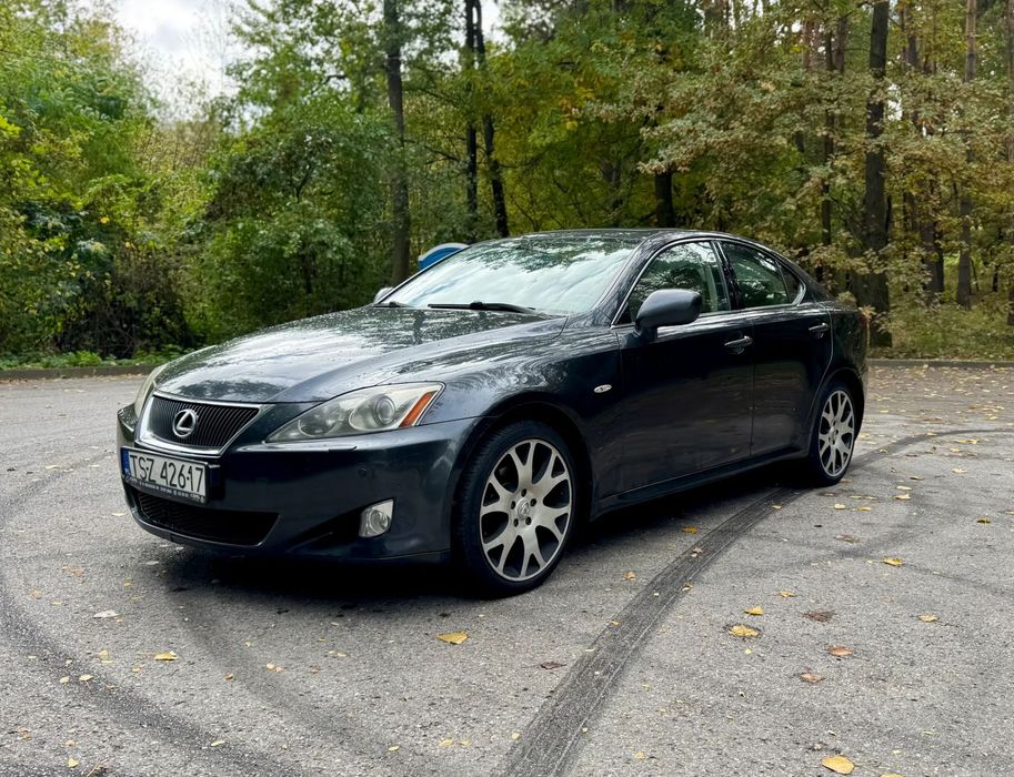 Lexus IS