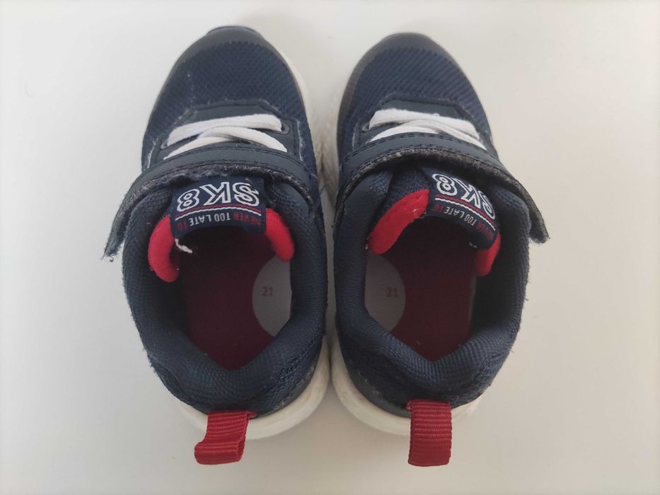 Sapatilhas e sapatos criança