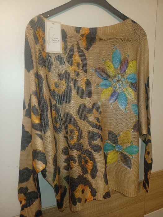 Sweter panterka w kwiaty