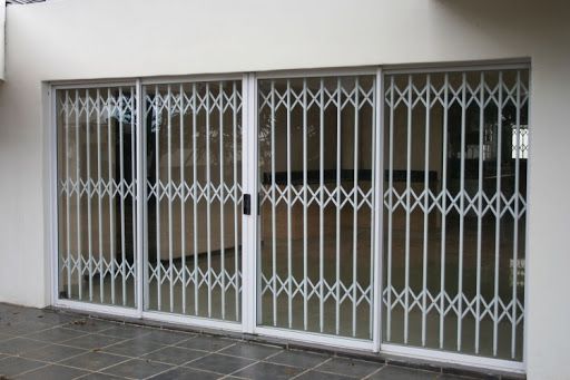 Grade de protecção tipo "lagarto" nova, e feita à medida