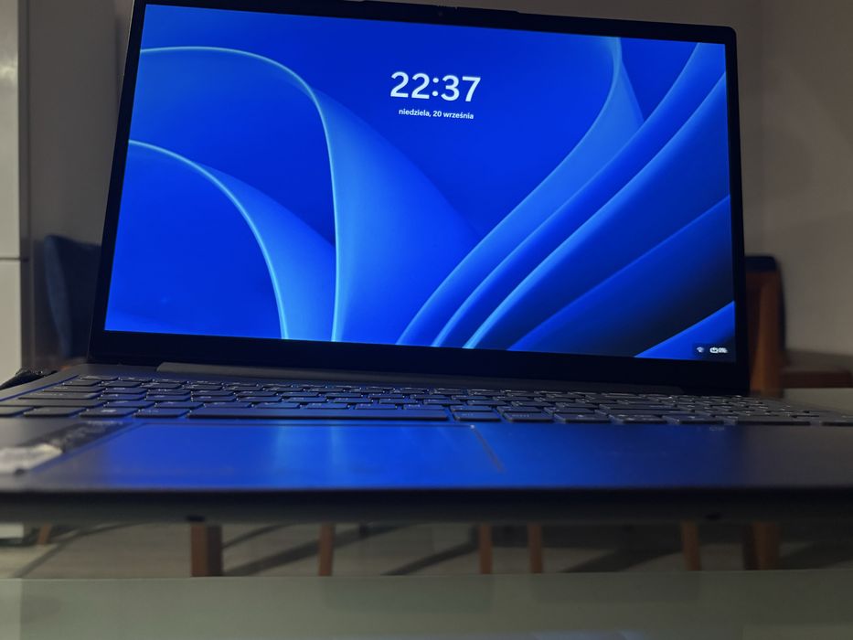 Lenovo ideapad 3 15itl6 – uszkodzony zawias
