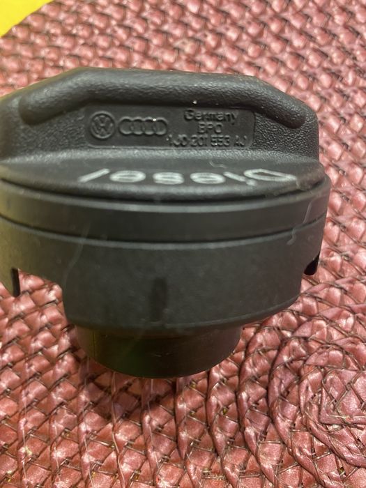 Крышка бака бензобака skoda VW audi disel 1J0201553AJ