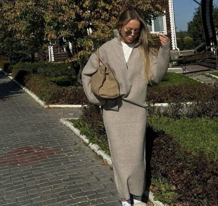 Костюм з спідницею