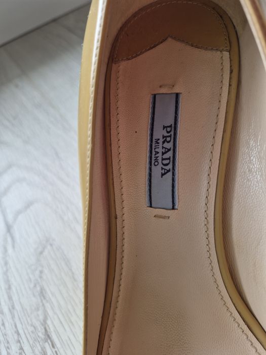 Prada Milano, peep toe, lakierowane czółenka, korkowa koturna rozm 38,5