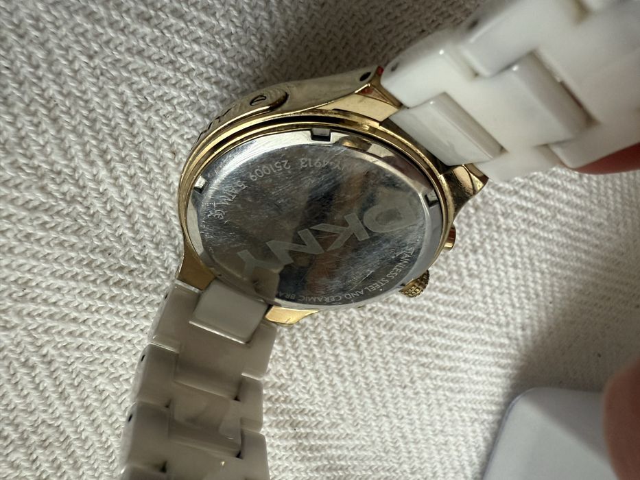 Годинний DKNY білий