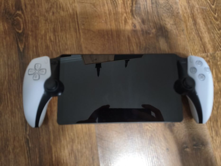 Playstation portal почти новая