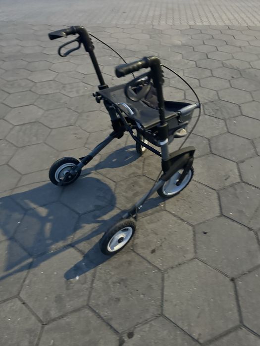Chodzik inwalidzki czterokolowy