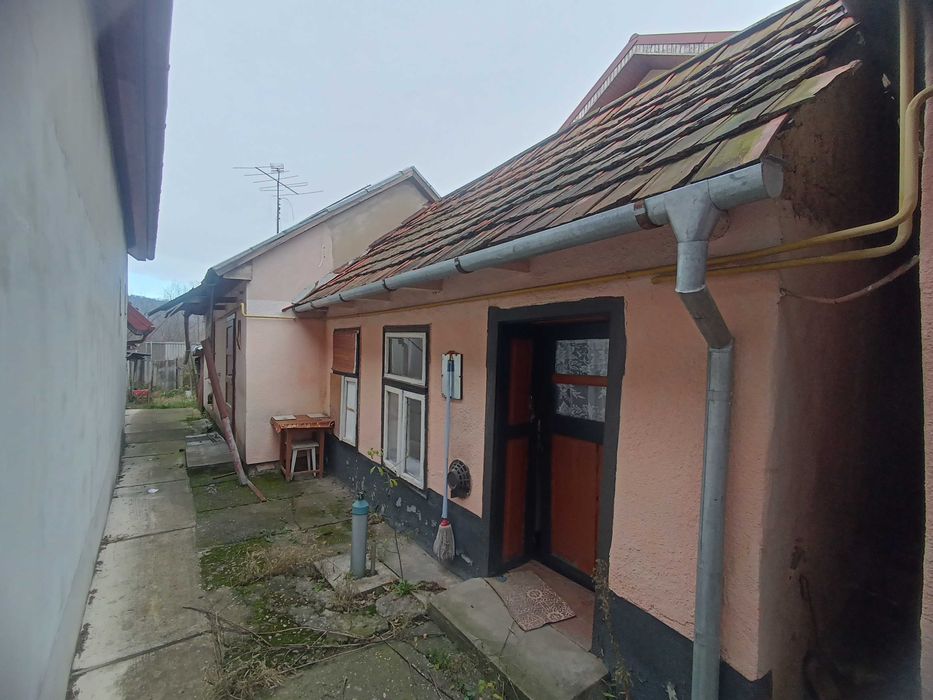 НЕВЕЛИКИЙ 54 кв.м., КОМПАКТНИЙ будинок у житловому стані, тиха вулиця