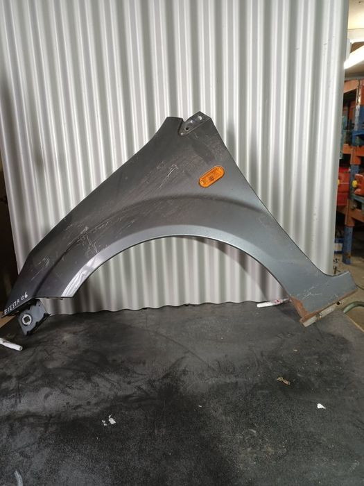 Guarda Lamas Ford Fiesta MK5 ESQUERDO  Cinzento