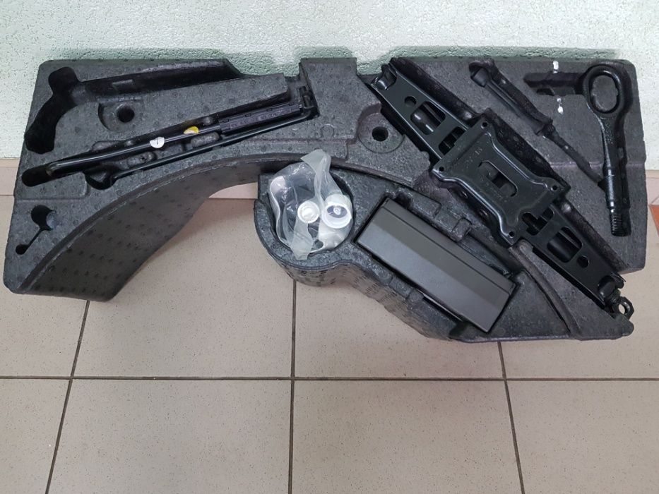 WV Passat B6 B7 B8 СС Scoda Octavia A5 A7 Домкрат крюк ключи вкладыш
