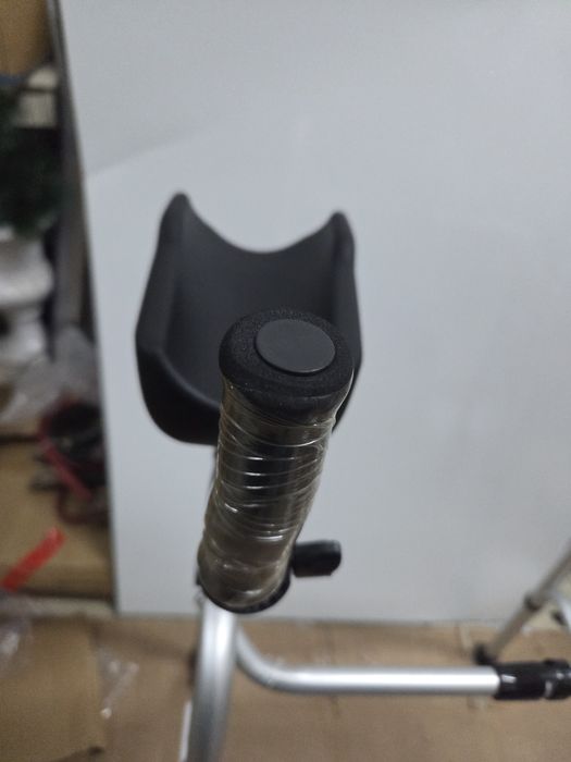 Andarilho com apoio antebraço