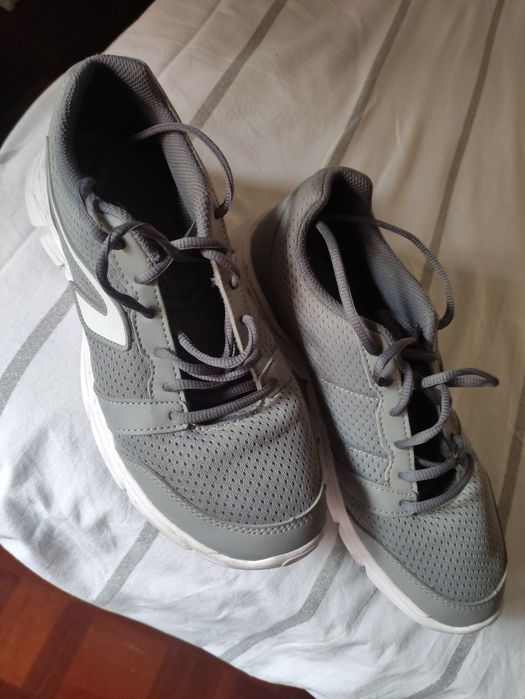 Ténis cinzentos como novos