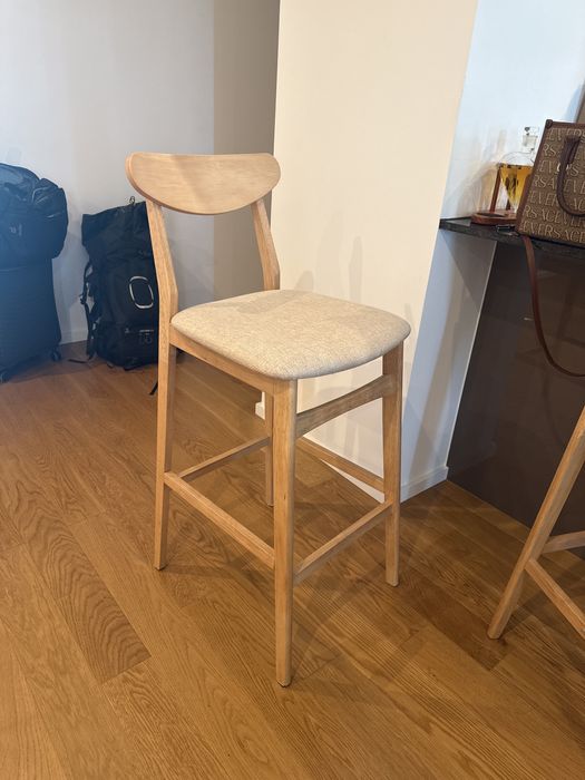 3 un Banqueta alta em tecido e madeira Cloda - Colores : Madera Natural - Beige Lino; Tamaño : 75 cm