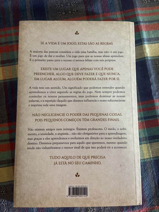 VENDO LIVRO MOVO NUNCA USADO