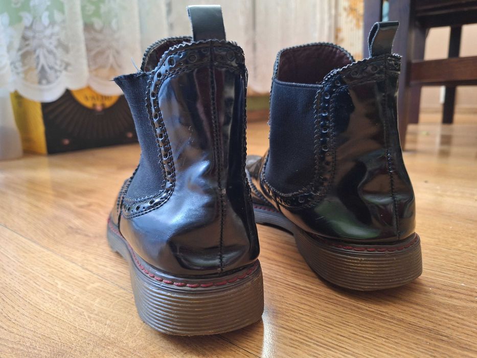 Botki za kostkę Jeeny Fairy, wsuwane, połysk.