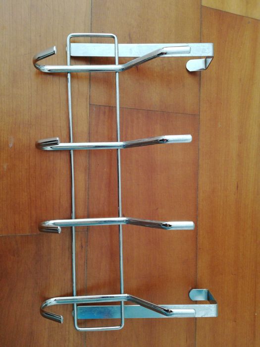 Cabide metálico de pendurar na porta