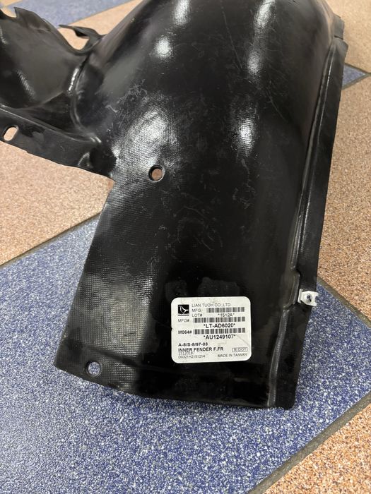 Підкрилок передній правий Audi A8 1994-2002