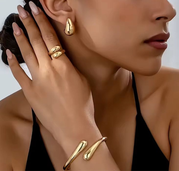 Pulseria, brincos e anel, conjunto de jóias, muito bonitos