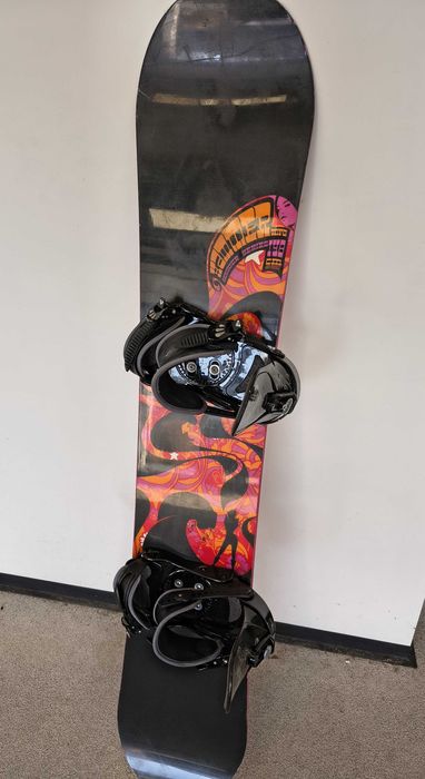 Deska snowboardowa Hammer 148cm + wiązania Roxy