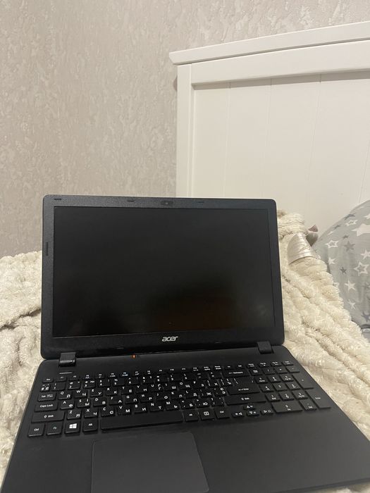 Acer Extensa 2519 (Pentium N3710 / 4 ГБ RAM / 15.6”)