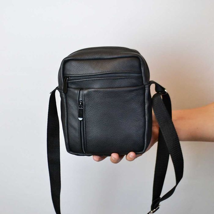 Качественная мужска сумка-мессенджер из натуральной кожи.
