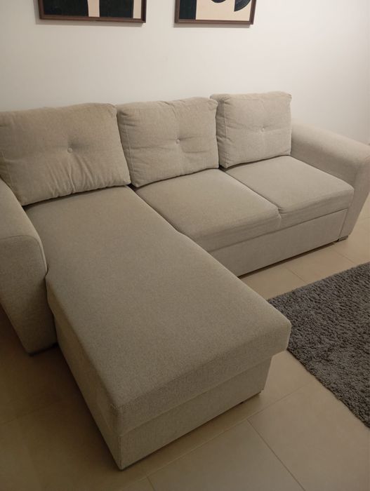 Sofá cama de cor beje
