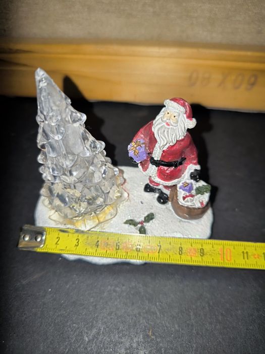 Pai natal com árvore