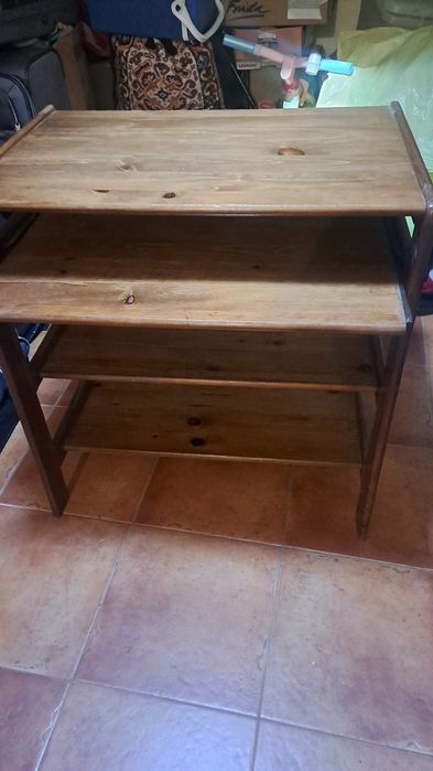 Mesa de cabeceira e escrivaninha