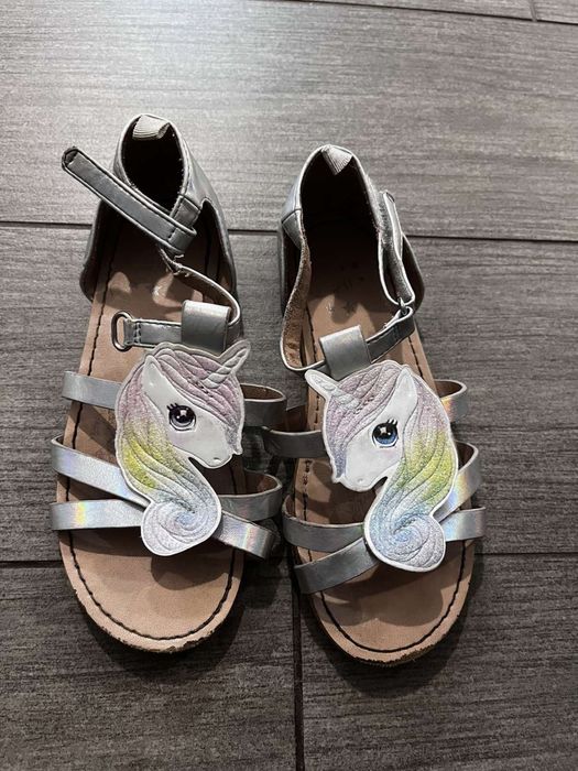 Чудові босоніжки для принцеси з розміром ніжки 29-30 см