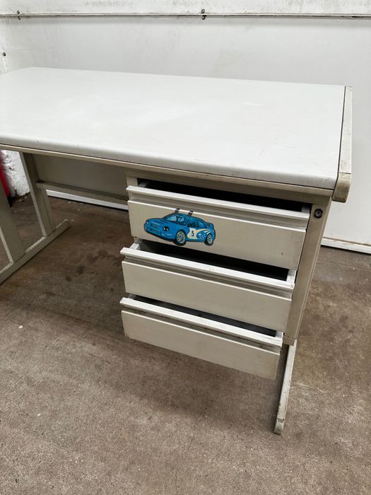 Secretaria metálica