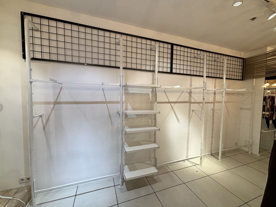 Торгове обладнання для магазину одягу