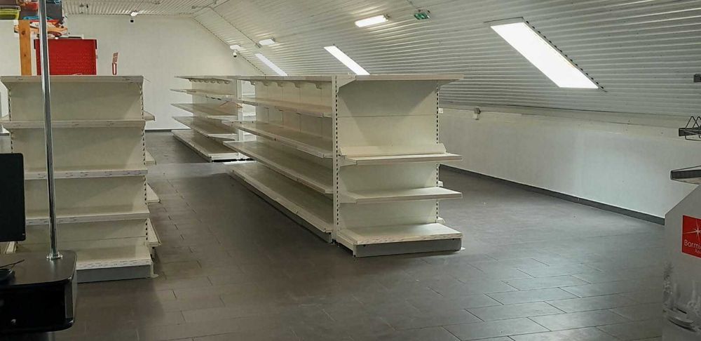 regały sklepowe, wyposażenie sklepu